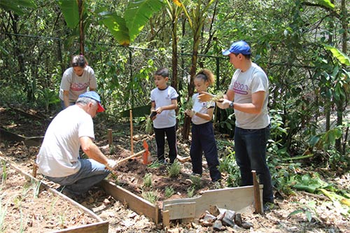 ribbon-day-volunteers-gardening